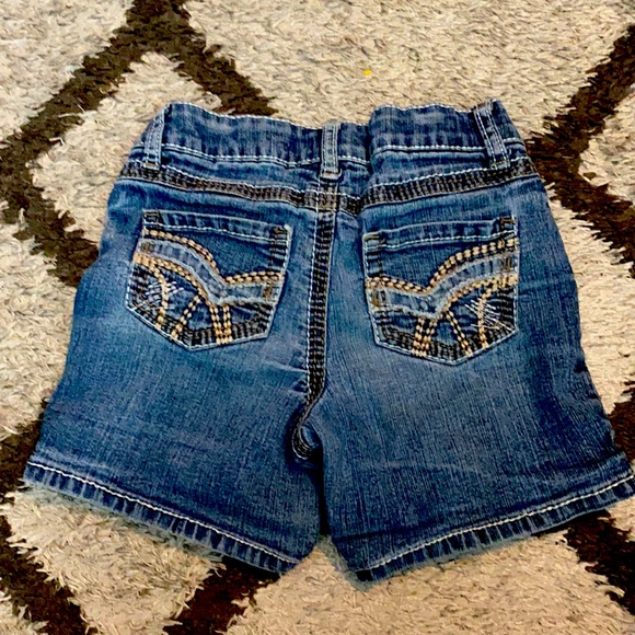 Girls Mudd Shorts - Picture 2 of 2